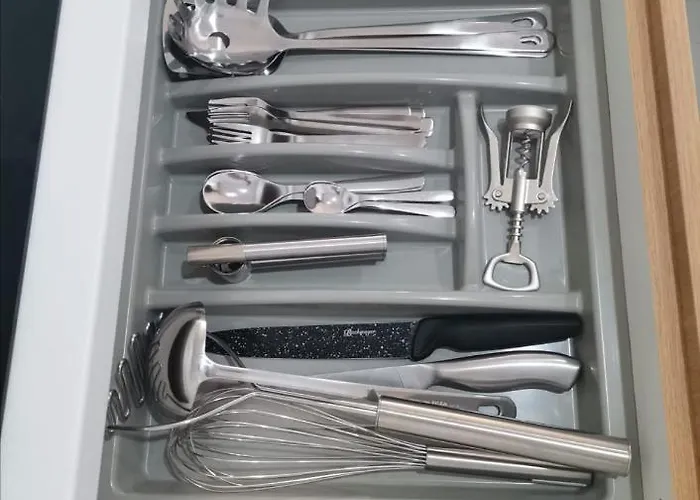 Apartament cu 2 dormitoare, loc de luat masa interior și exterior, loc de parcare gratuit